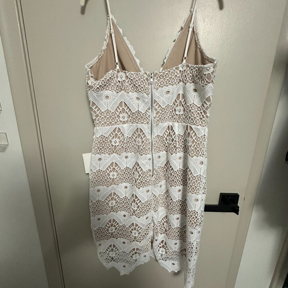 NWT-  Lulu’s Sway Away White Crochet Lace Dress- SIZE LARGE - Picture 7 of 8